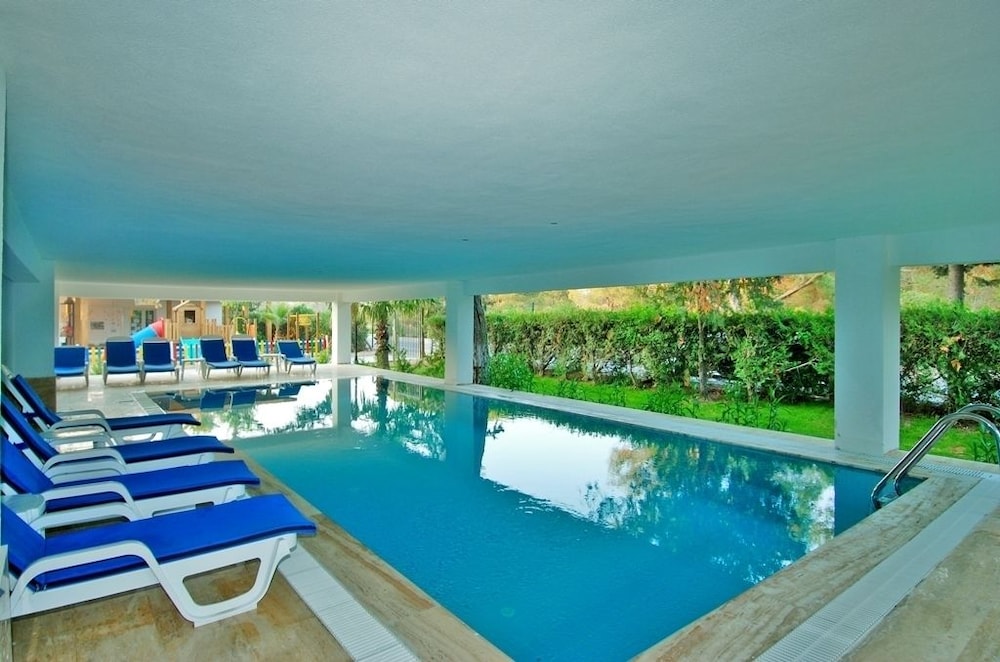 Berry Blue Hotel 92/95