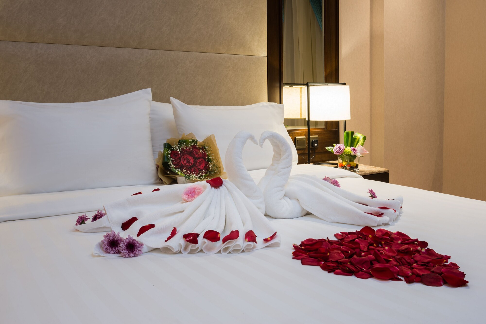 JUNIOR SUITE, KING BED
