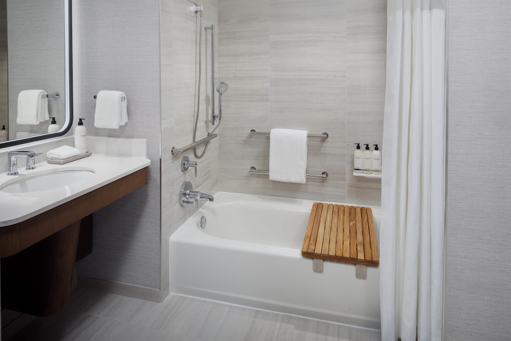 Grand Hyatt DFW 61/64