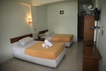 Panoramic, Quadruple, Multiple Beds, Lake View, Private Bathroom