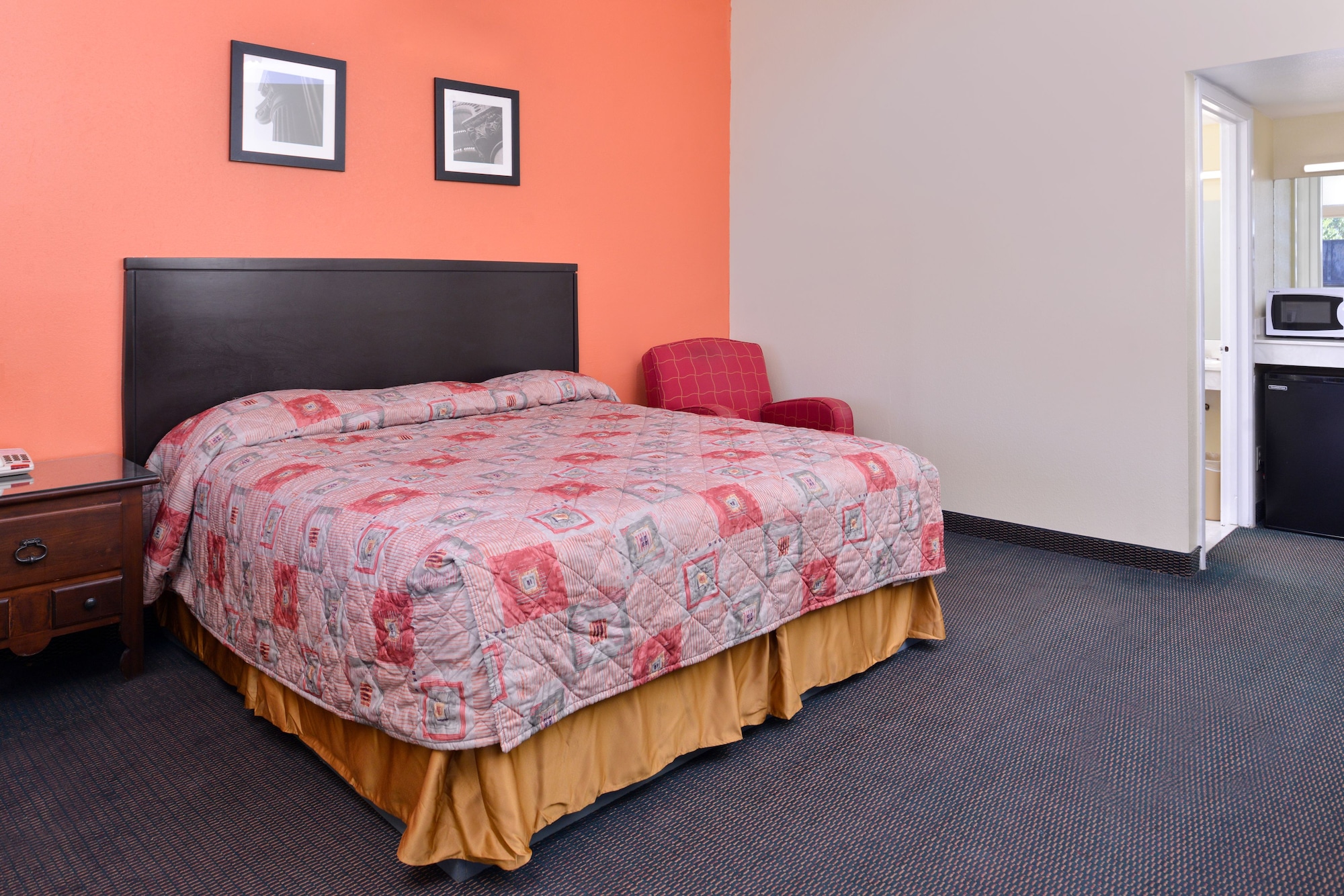 ROOM, KING BED