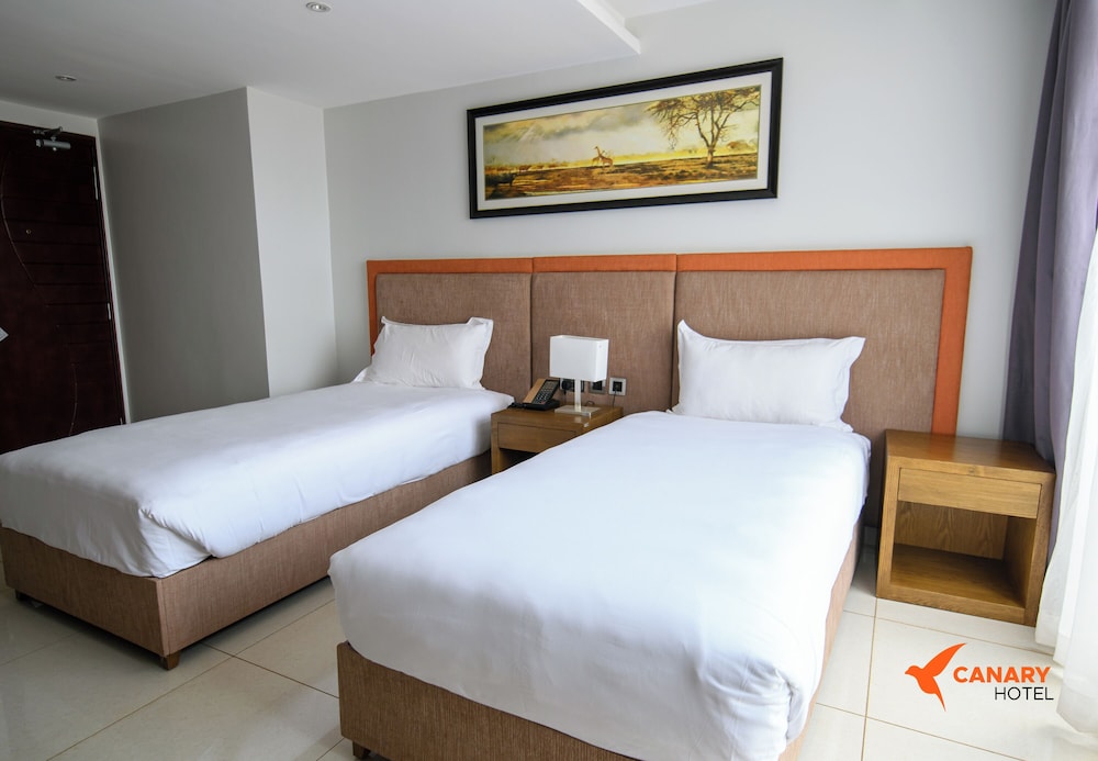 Canary Hotel 33/64