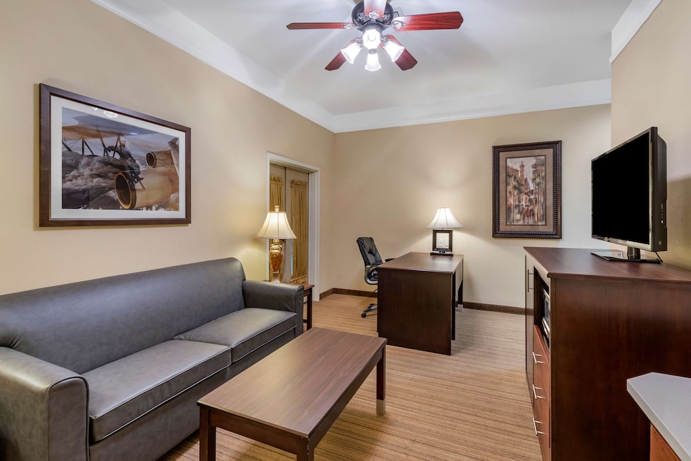 Best Western Plus Monica Royale Inn & Suites 21/31