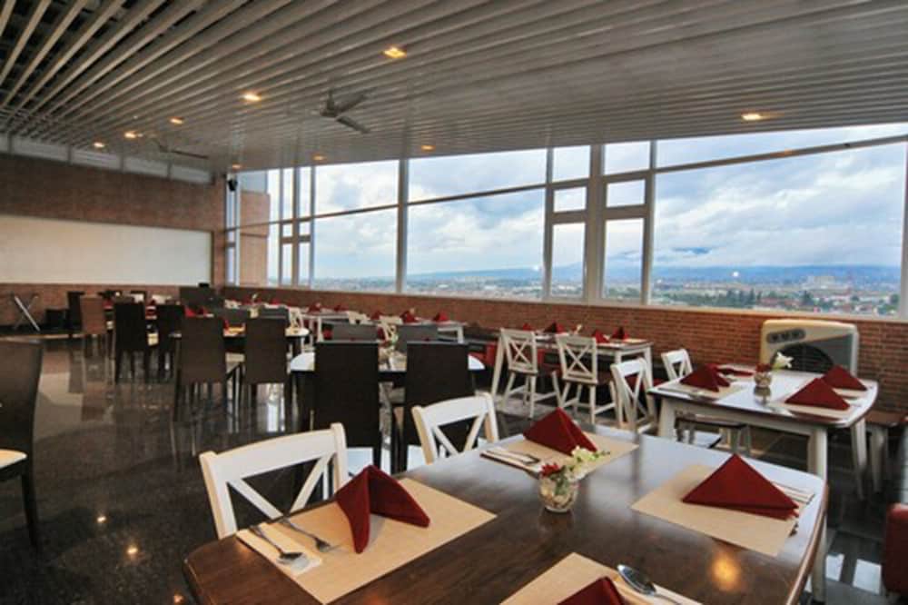 West Point Hotel 29/33