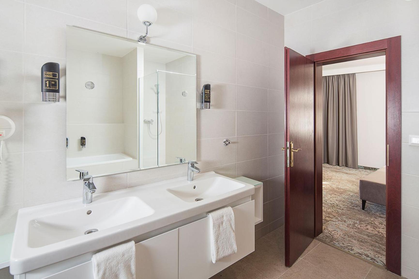 غرفة بسرير مزدوج، Kultura Hotel 6/7