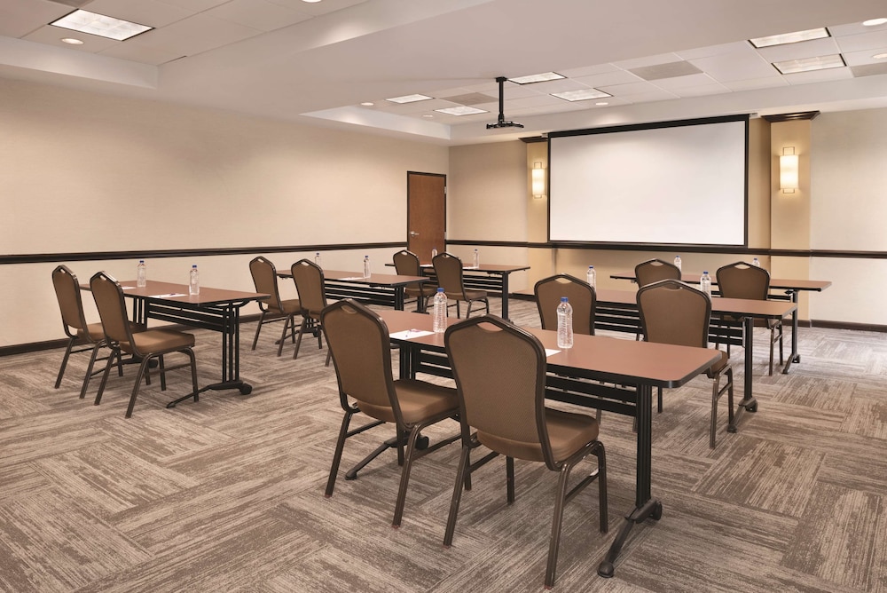 Hyatt Place Chicago/Hoffman Estates 36/48