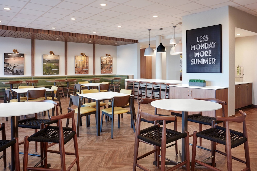 Fairfield Inn & Suites By Marriott Alpharetta Avalon Area 18/27