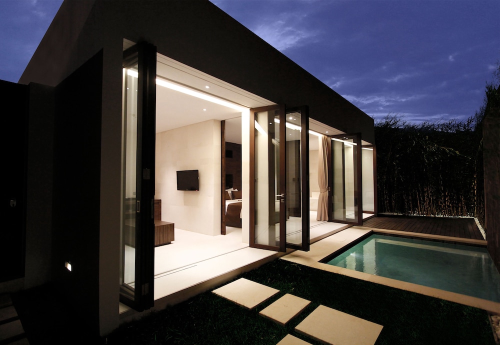 eqUILIBRIA SEMINYAK 5/62