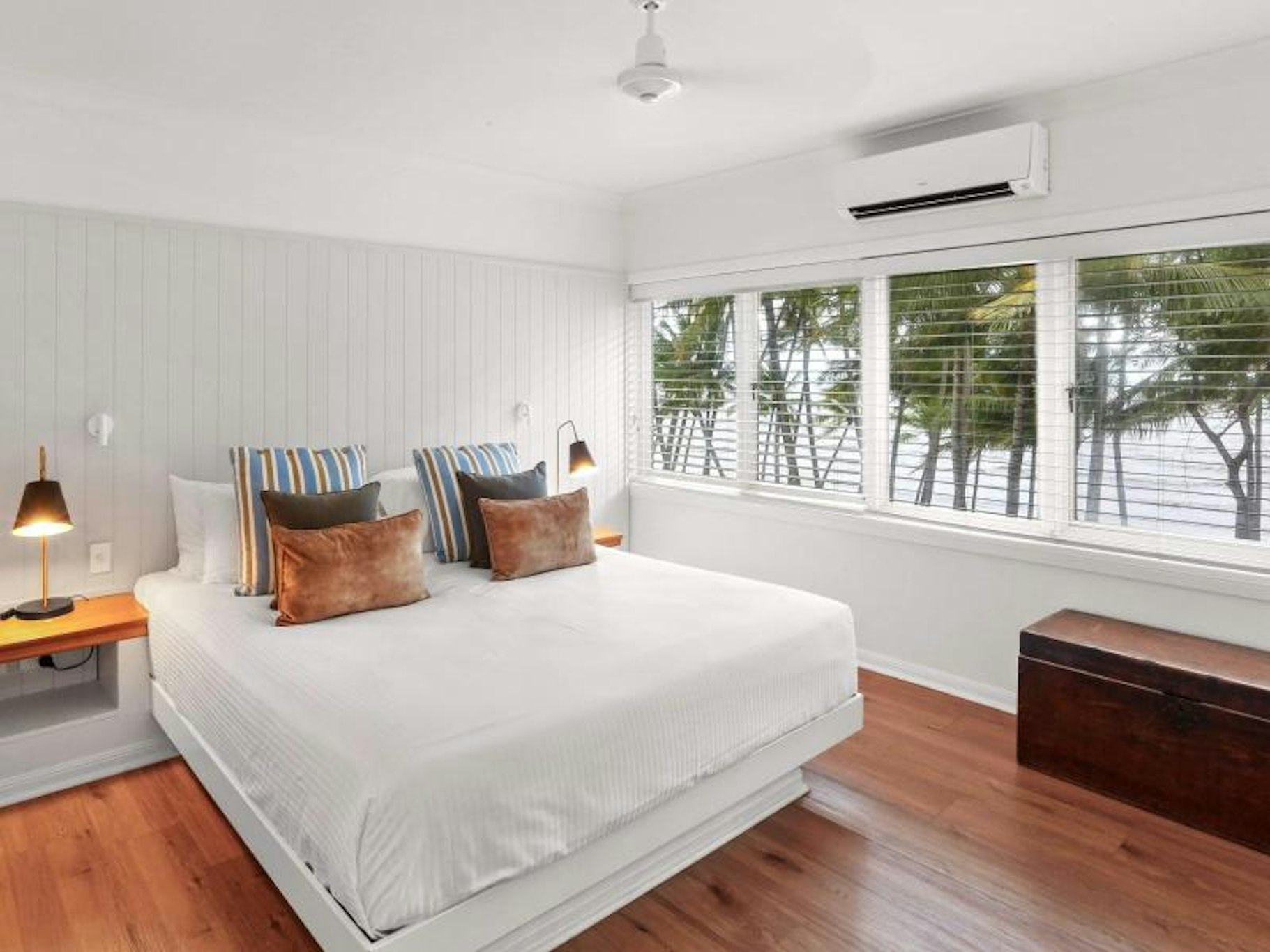 3 Bedrooms, Apartment, Beach Front