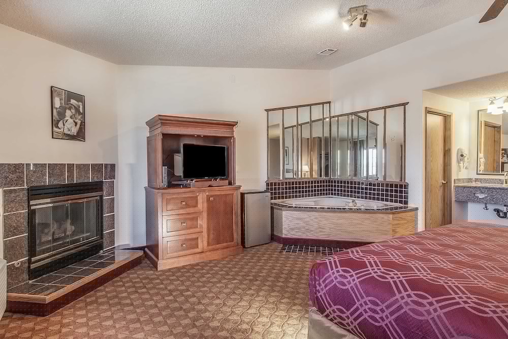 Econo Lodge Inn & Suites Madras 33/41