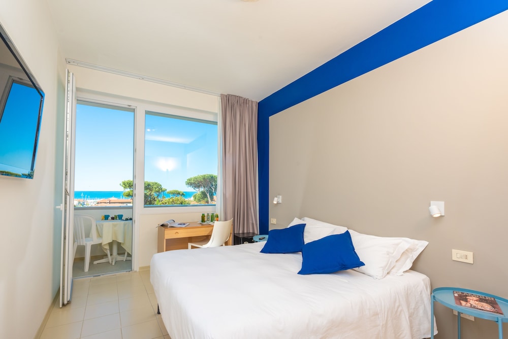 L'alba Hotel 8/72