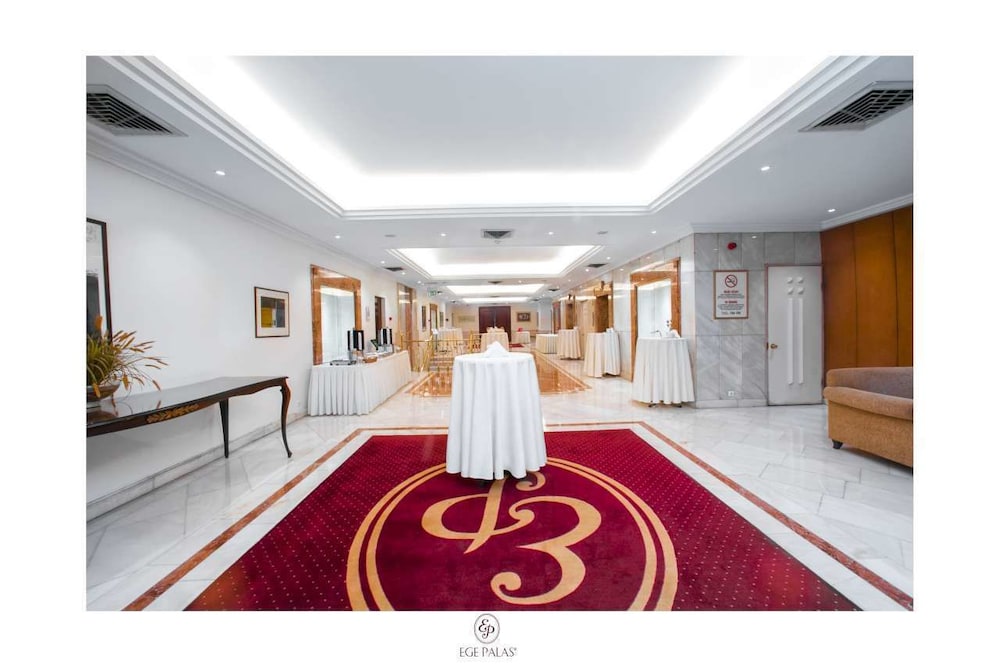 Ege Palas Business Hotel 5/66