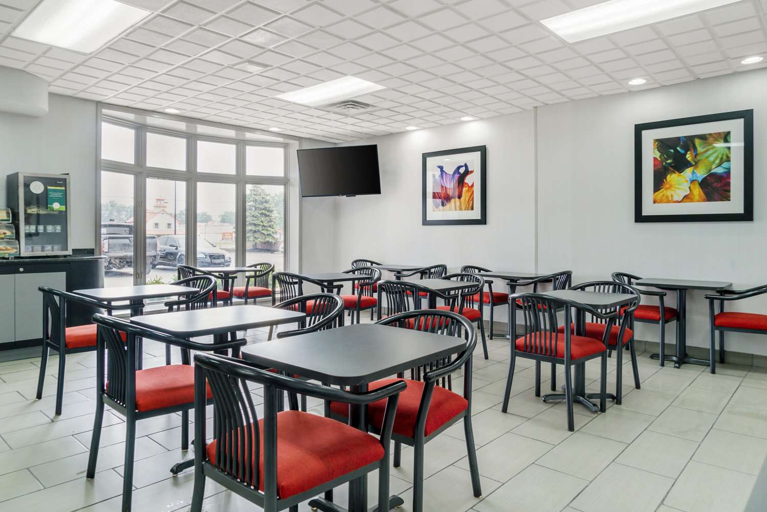 Quality Inn & Suites Livonia - Detroit 32/38