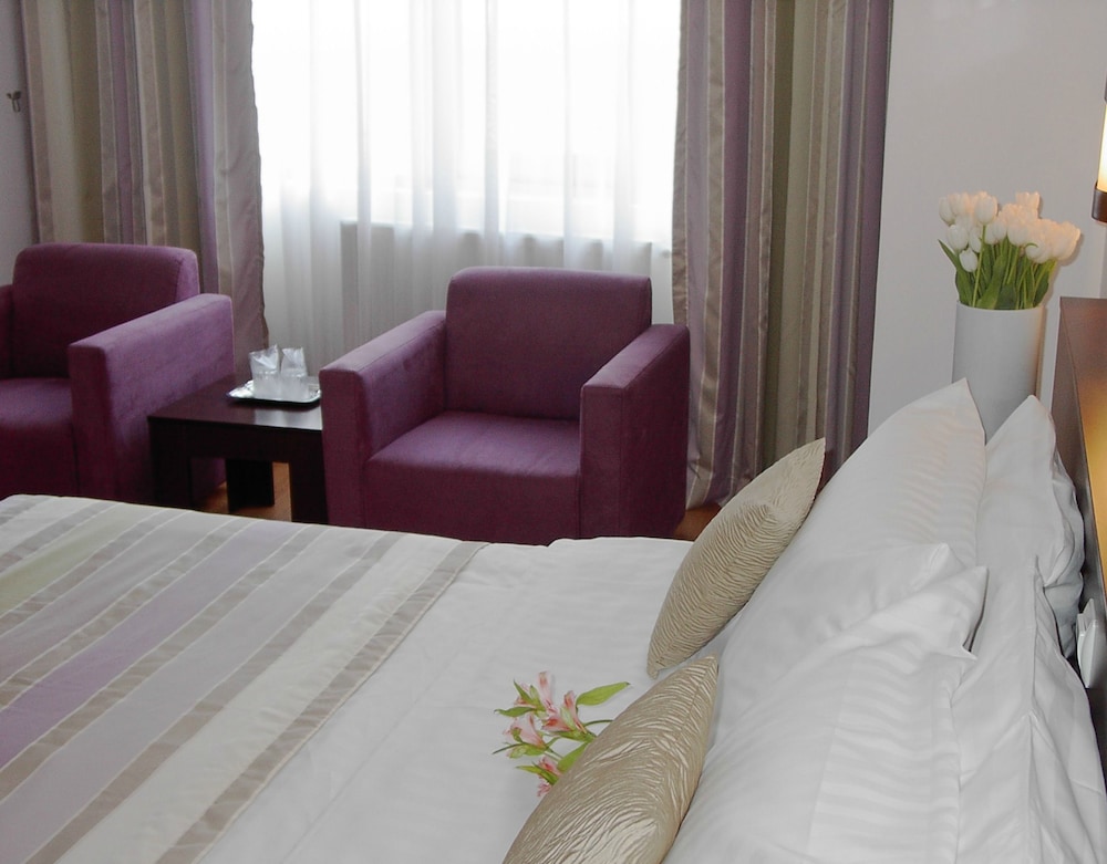 Unique Hotel 14/67