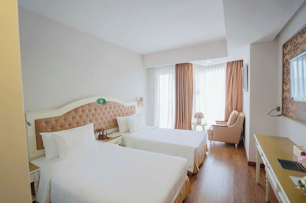 DELUXE, TWIN BEDS, CITY VIEW