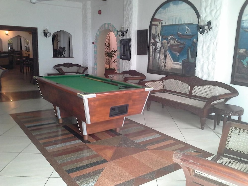Bamburi Beach Hotel 12/74