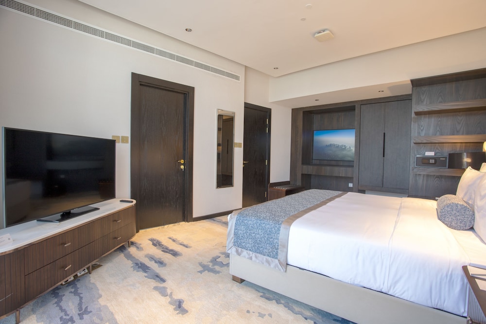EXECUTIVE, STUDIO, SUITE