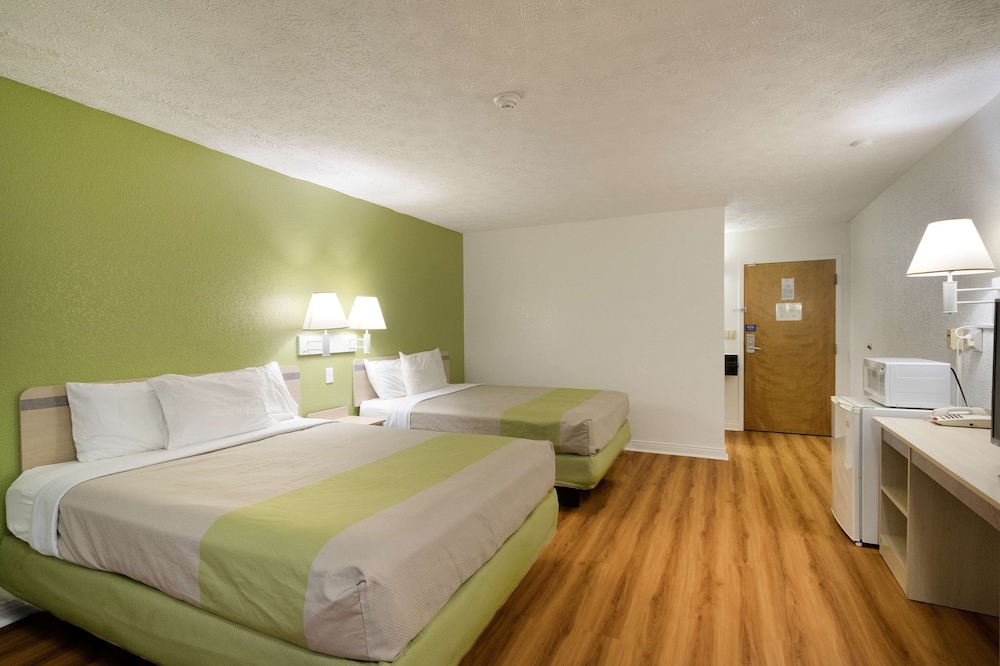 Red Roof Inn Greencastle South Cloverdale 18/34