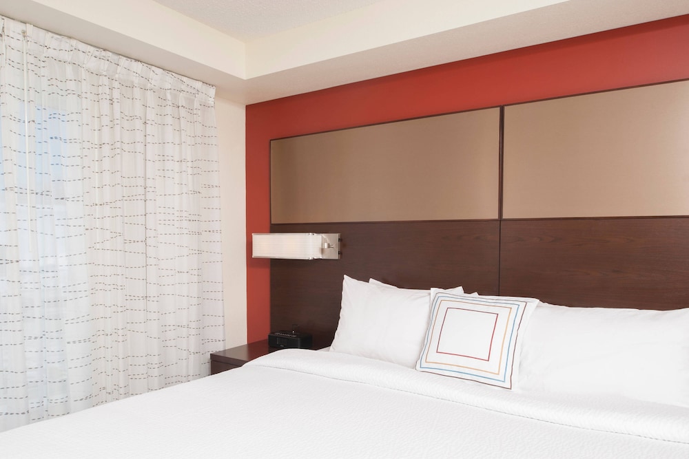 Residence Inn By Marriott Grand Rapids Airport 8/37