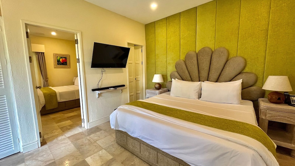 Coco Grove Beach Resort 12/50