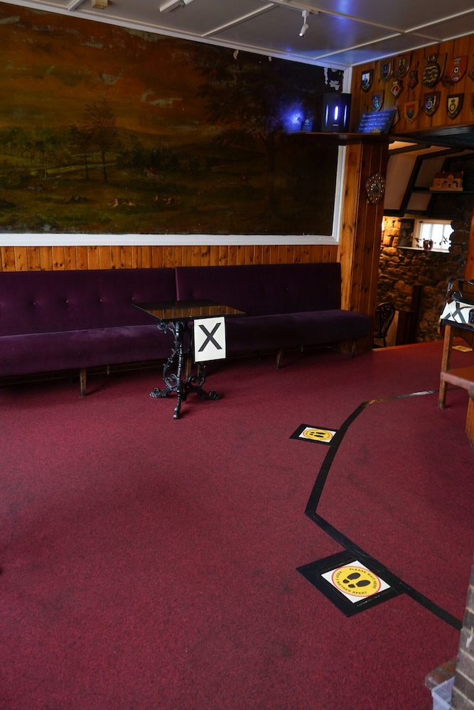 The Fox &amp; Hounds Hotel 30/36