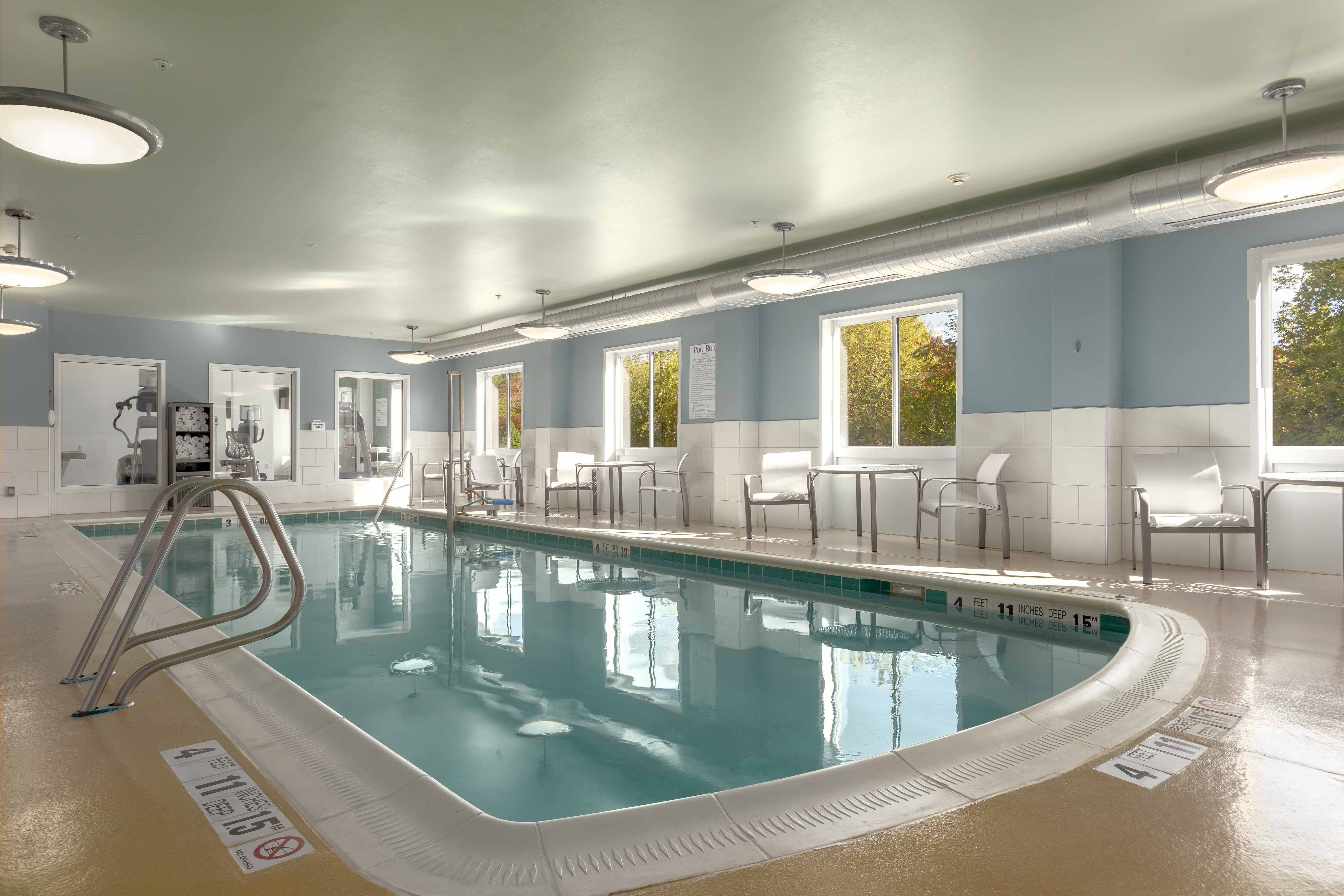 Holiday Inn Express Hotel and Suites Binghamton University-Vestal 28/52