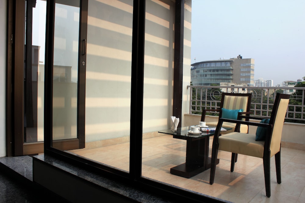 Stately Suites, Golf Course Road 4/58