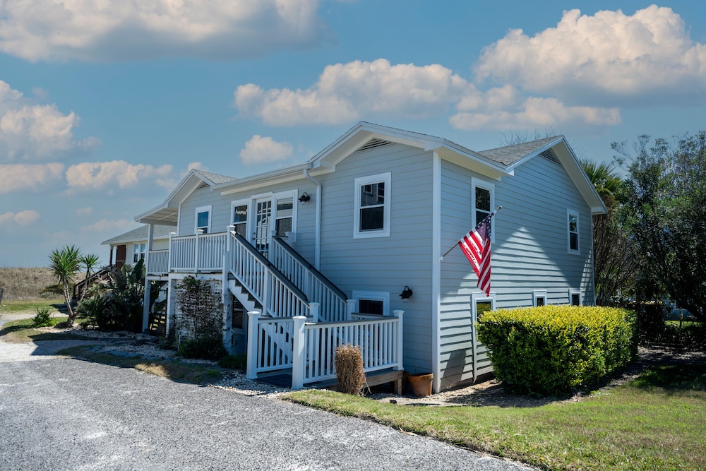Elizabeth Pointe Lodge 62/70