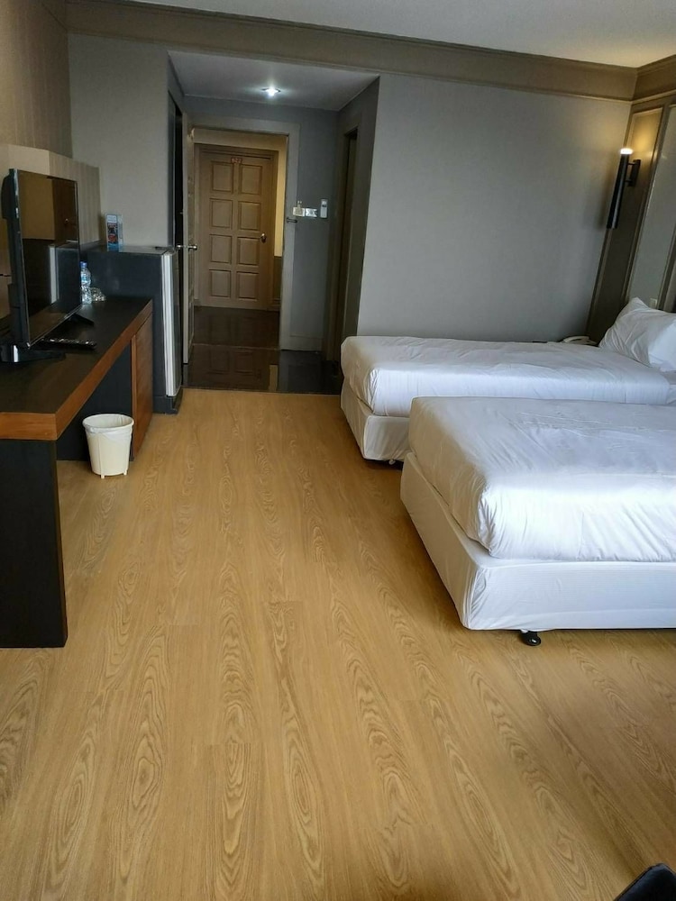 Marine Plaza Hotel Pattaya 11/50