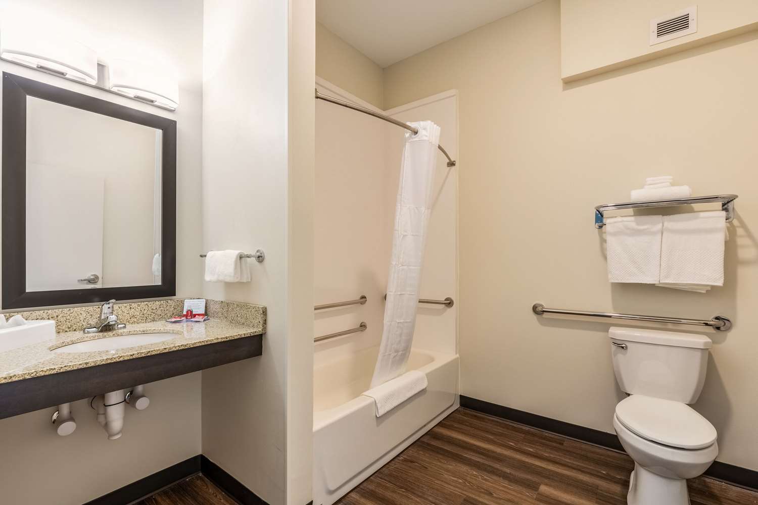 Econo Lodge Dayton North 14/15