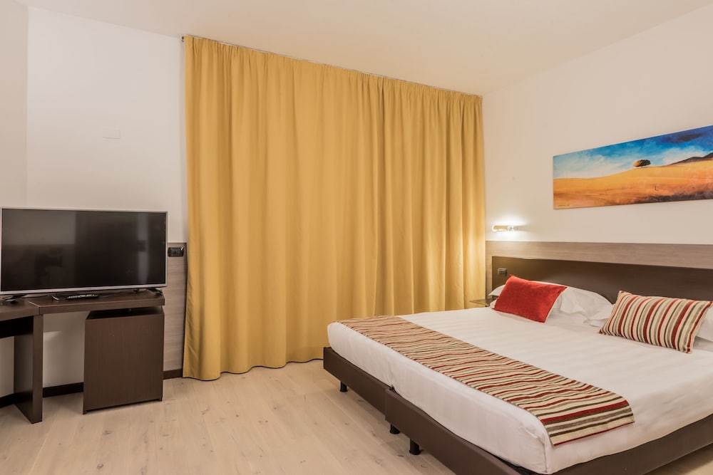Continental Urban Art Hotel 10/40