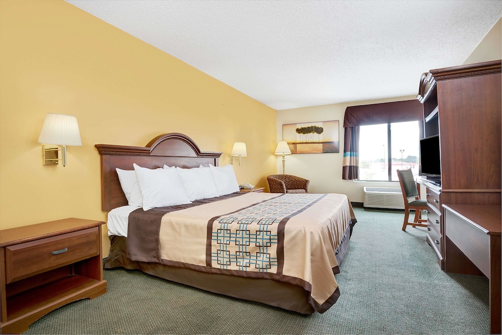 Days Inn By Wyndham Burlington East 17/31
