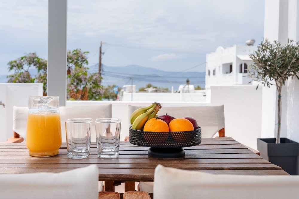 Erato Inn 26/50