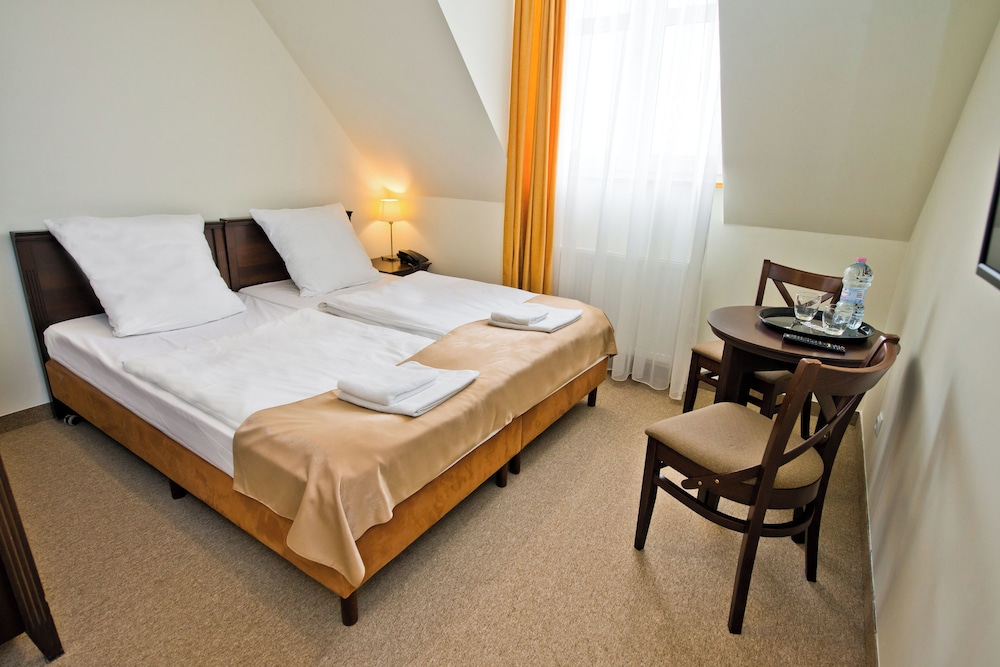 STANDARD, DOUBLE OR TWIN BED