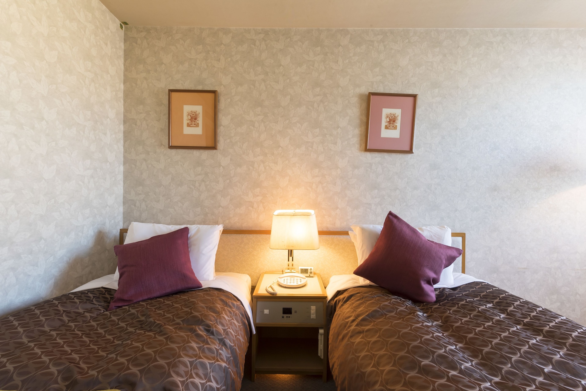ROOM, TWIN BEDS