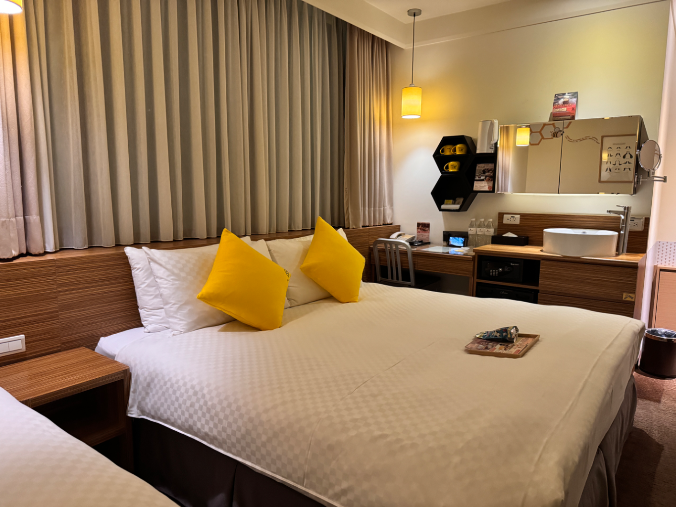 Exquisite, Twin Beds