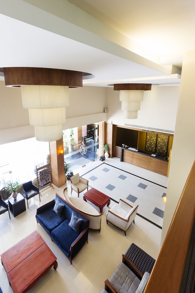 Asia Hotels Group (Poonpetch Hotel) 37/63
