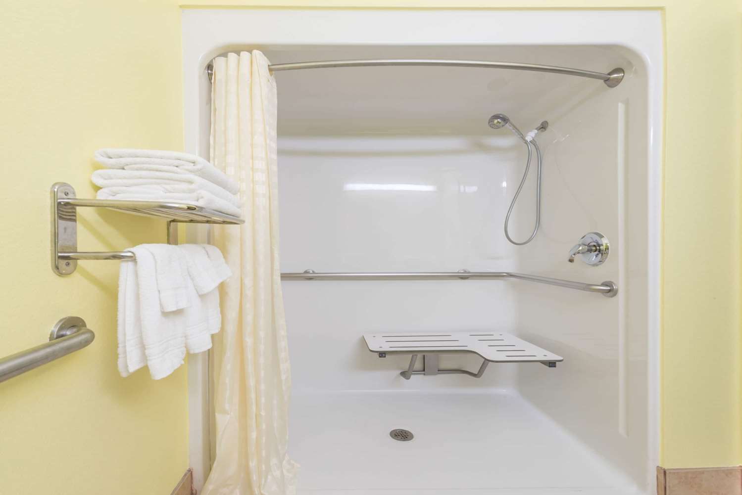 Quality Inn & Suites Fort Worth North - Haltom City 14/14