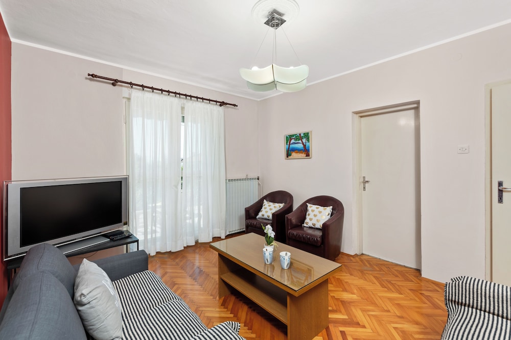Felix Residence 24/50