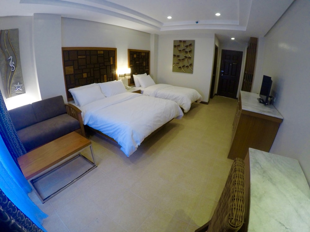 MO2 Lagoon Coron 25/61