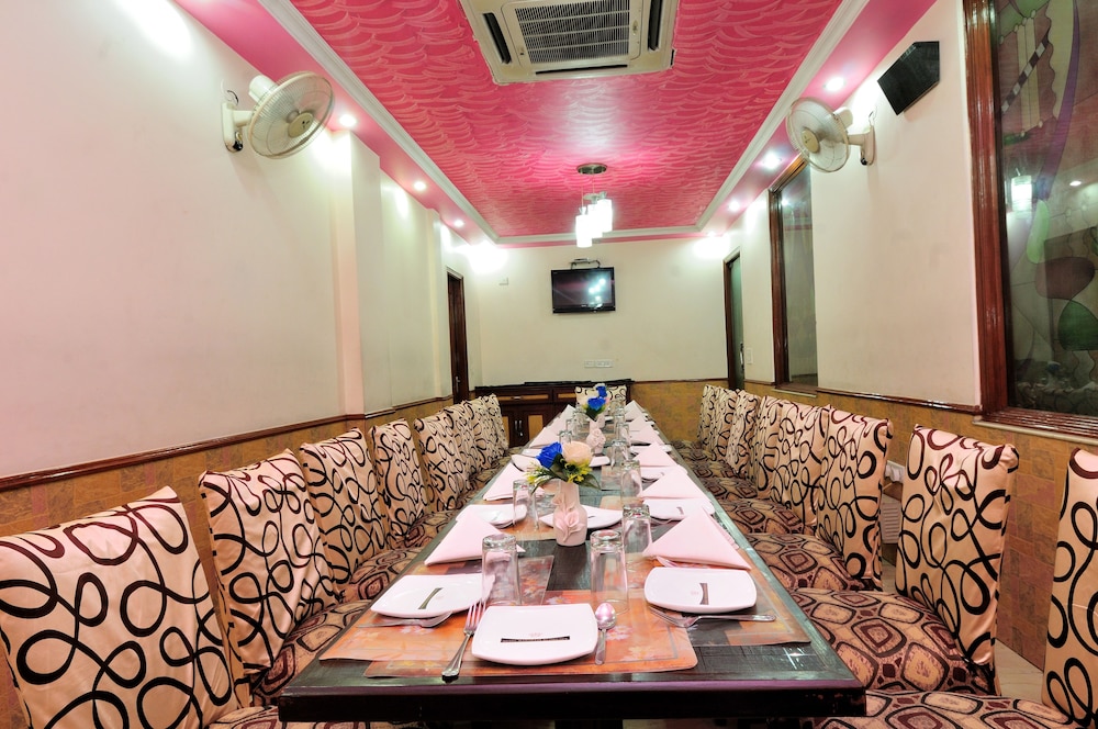 restaurant cafeteria