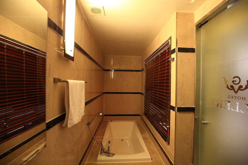 Hotel Gallery 45/50
