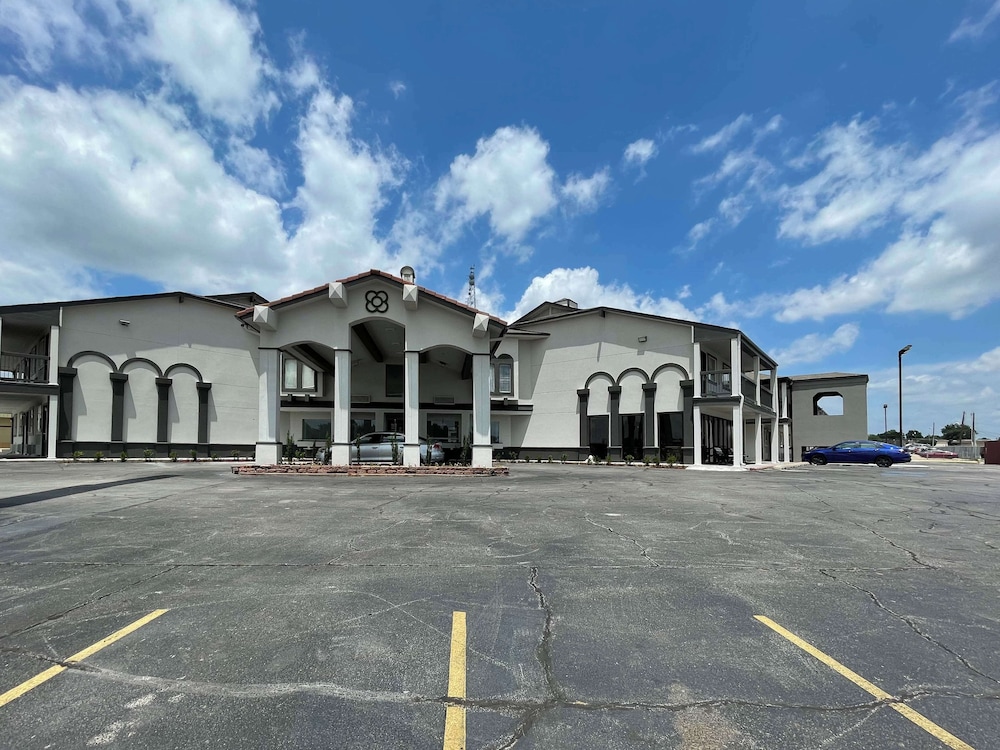 Studio6 Tulsa, OK - Central image