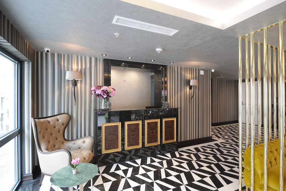 Le Petit Palace Hotel 6/50