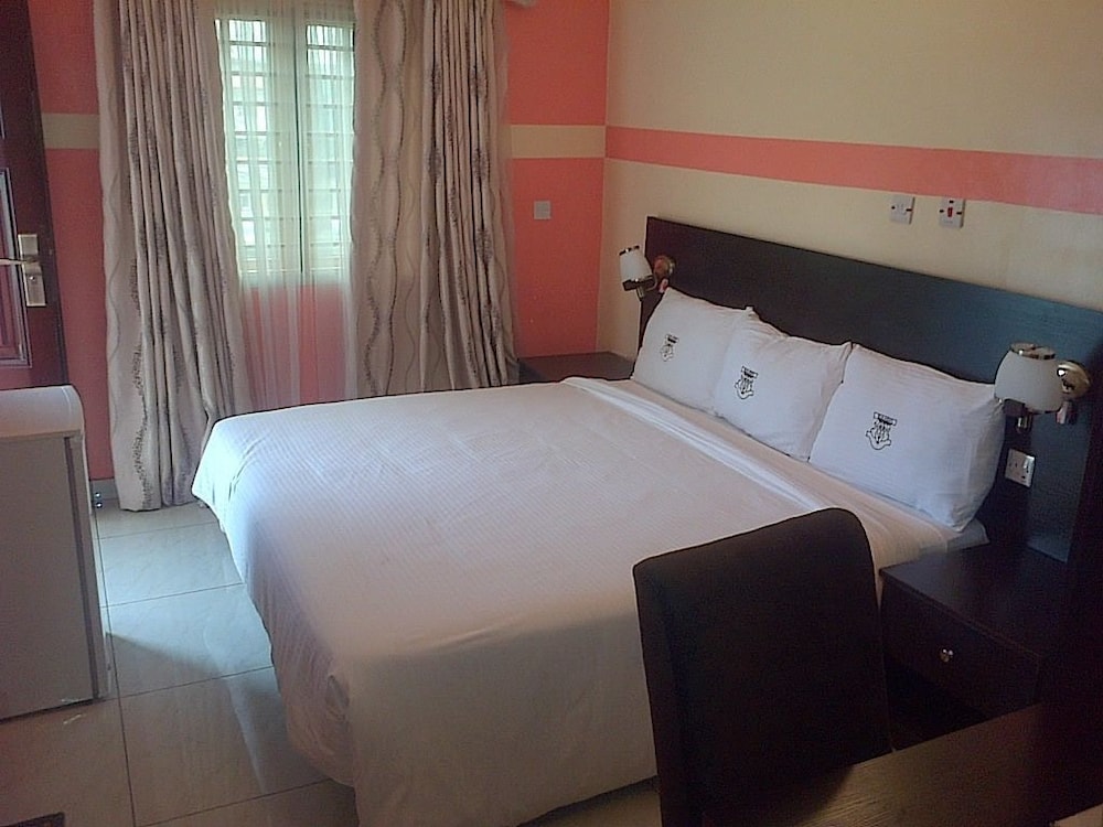 ROOM, DOUBLE BED