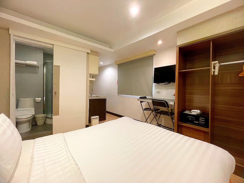 DELUXE, QUEEN BED
