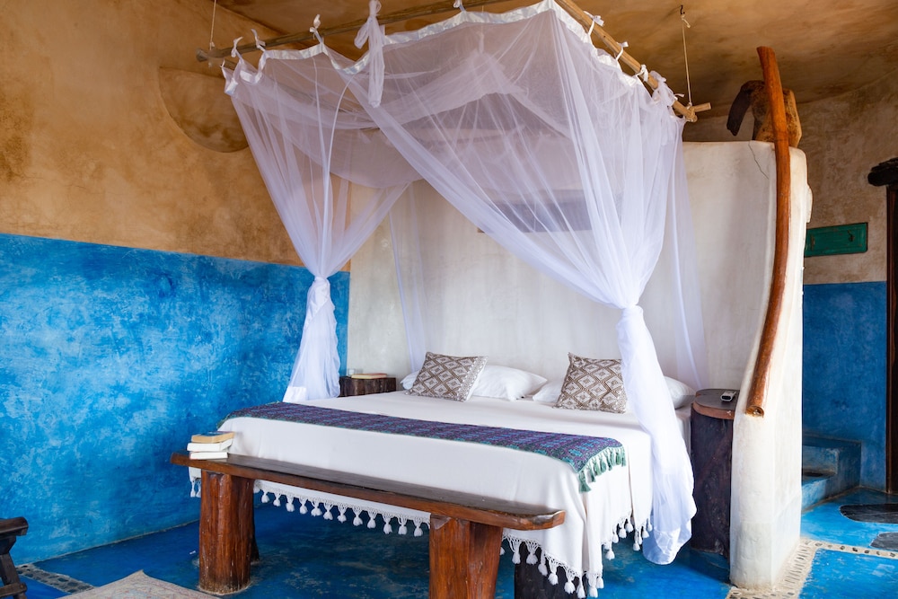 MASTER, SUITE, KING BED, OCEAN FRONT