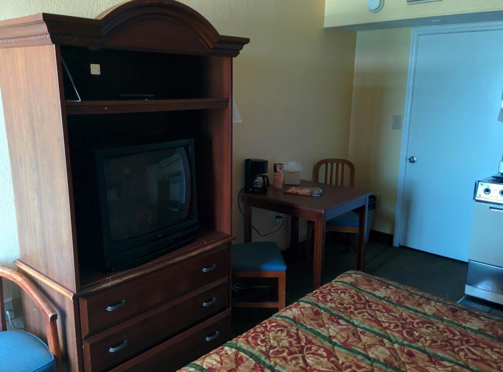 Days Inn by Wyndham Myrtle Beach-Beach Front 21/36