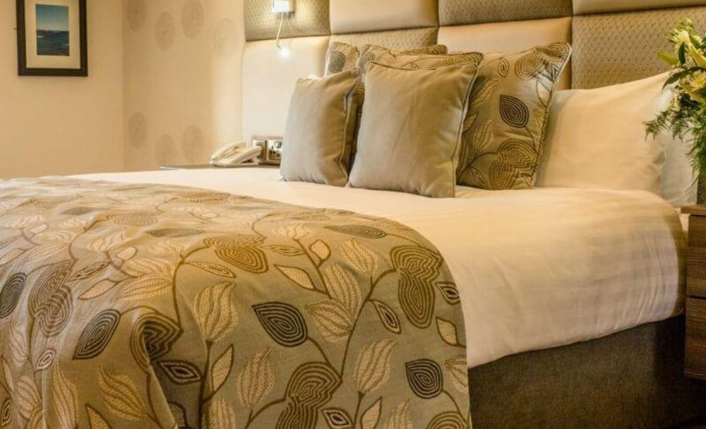 MILL PARK HOTEL 23/59