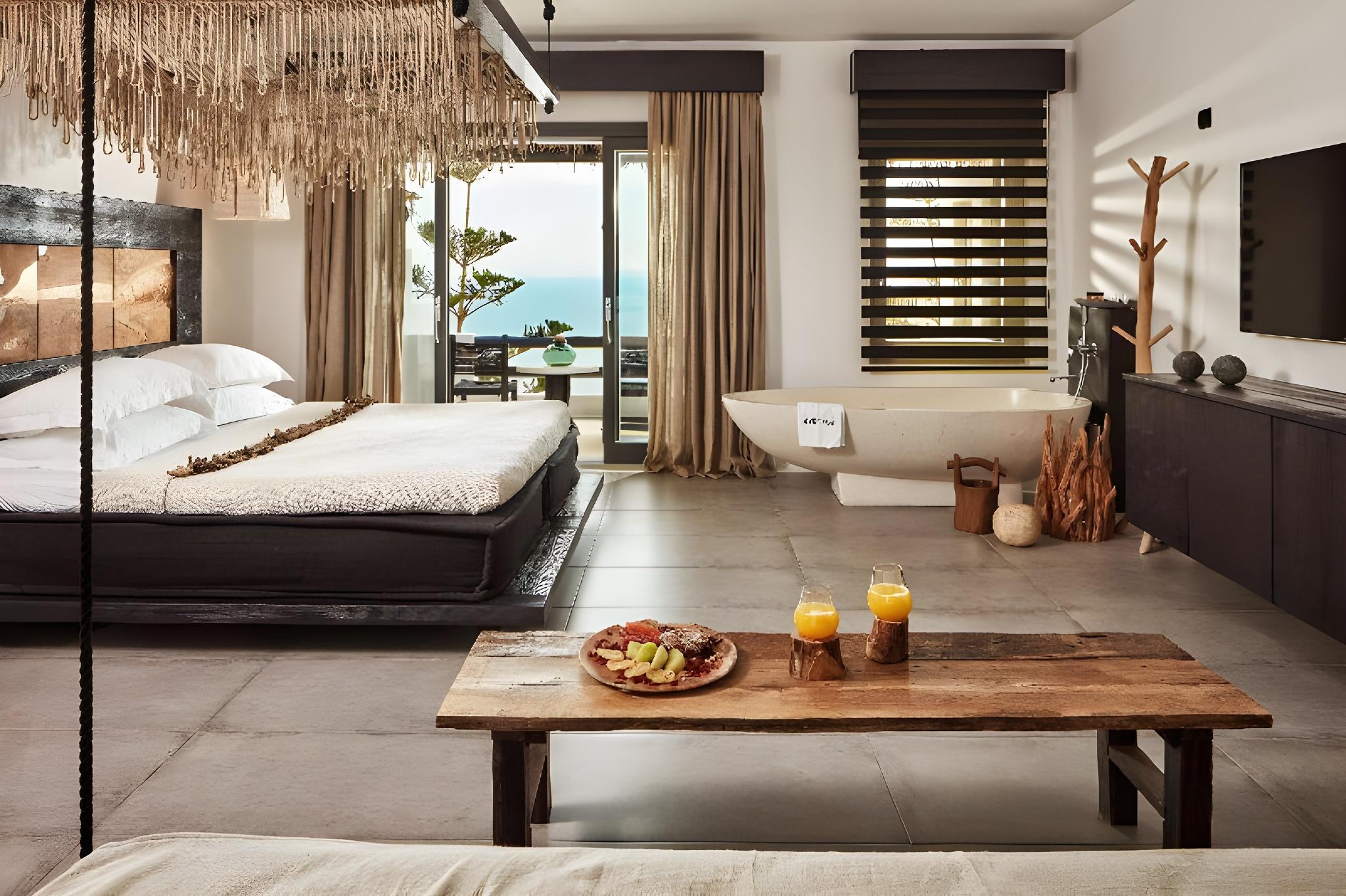 Majestic, Retreat, Suite